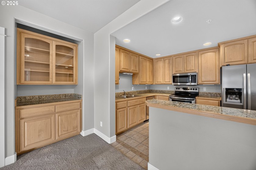 Perched on the third floor, this immaculate 2-bedroom, 2-bath - photo 7