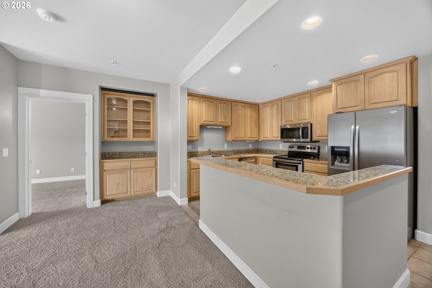 Perched on the third floor, this immaculate 2-bedroom, 2-bath - photo 8