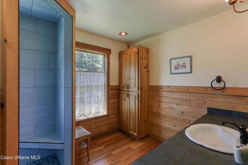 Privately sited on 5 acres with a beautiful mix of trees and - photo 18