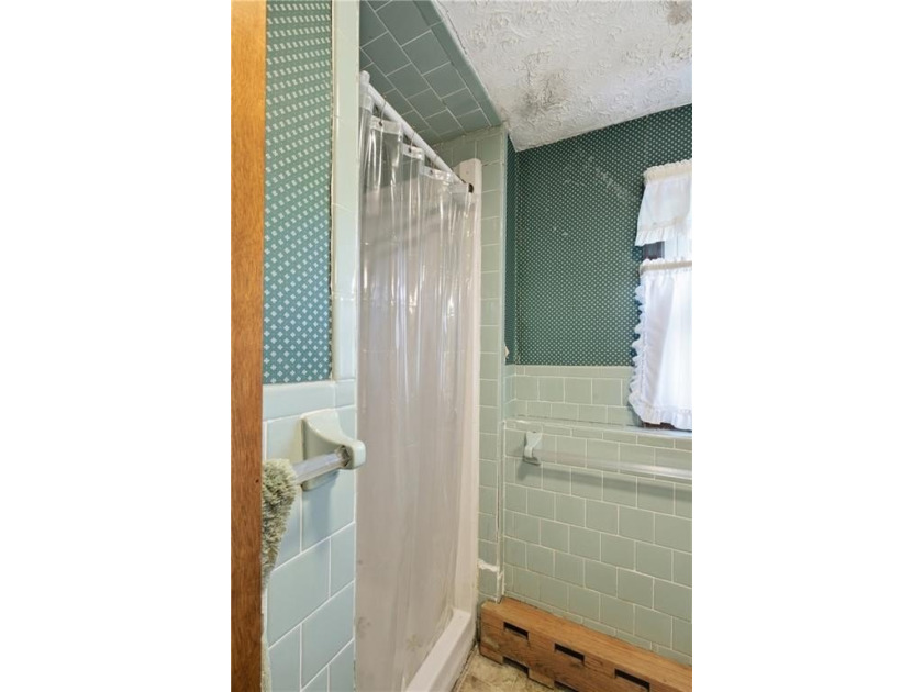 Welcome to 18 Continental Drive in desirable Middletown! This - photo 21