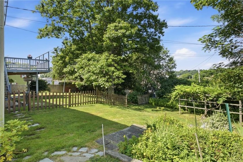 Welcome to 18 Continental Drive in desirable Middletown! This - photo 22