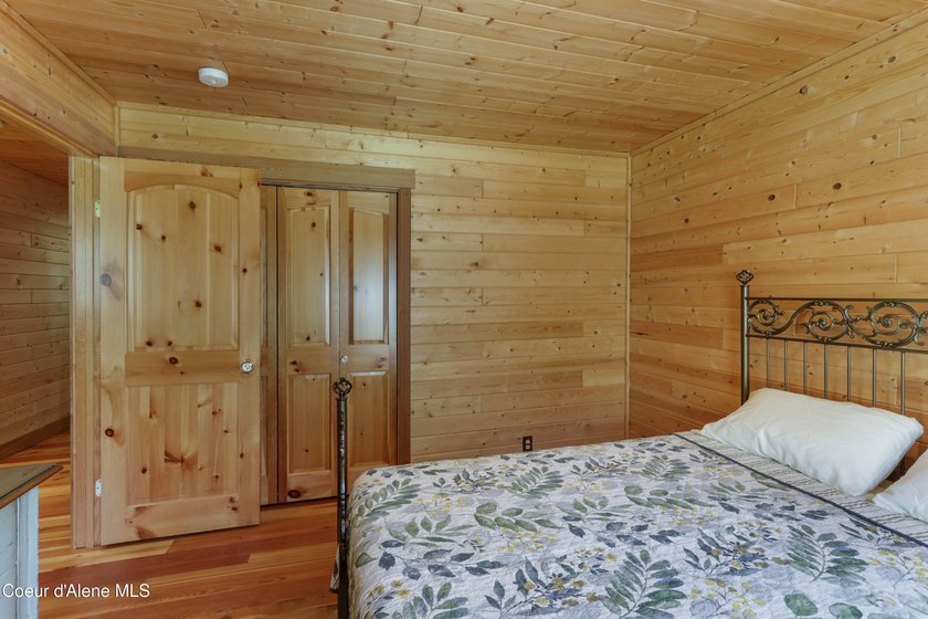 Privately sited on 5 acres with a beautiful mix of trees and - photo 25