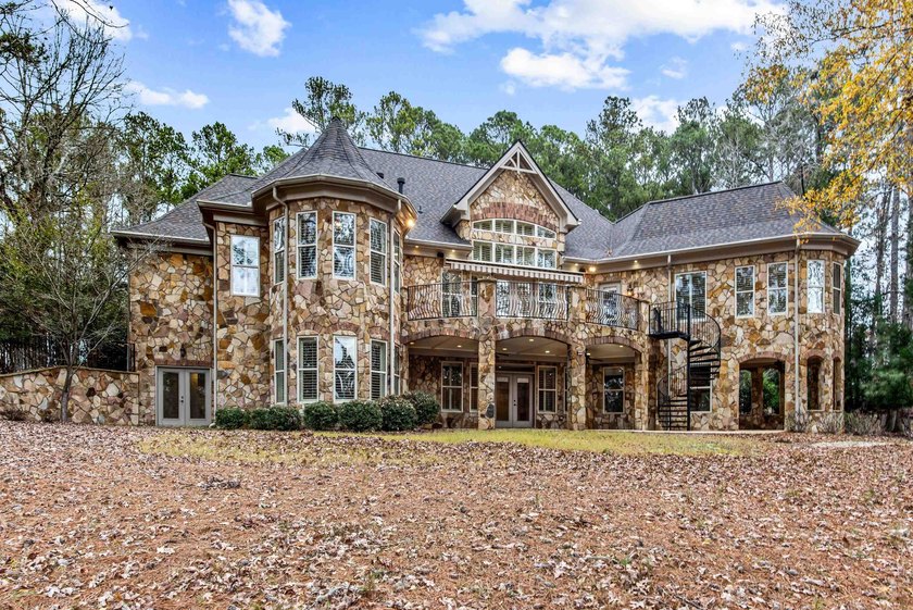 EXQUISITE CASTLE-LIKE ESTATE WITH SUNNING GOLF COURSE VIEWS ! - photo 4
