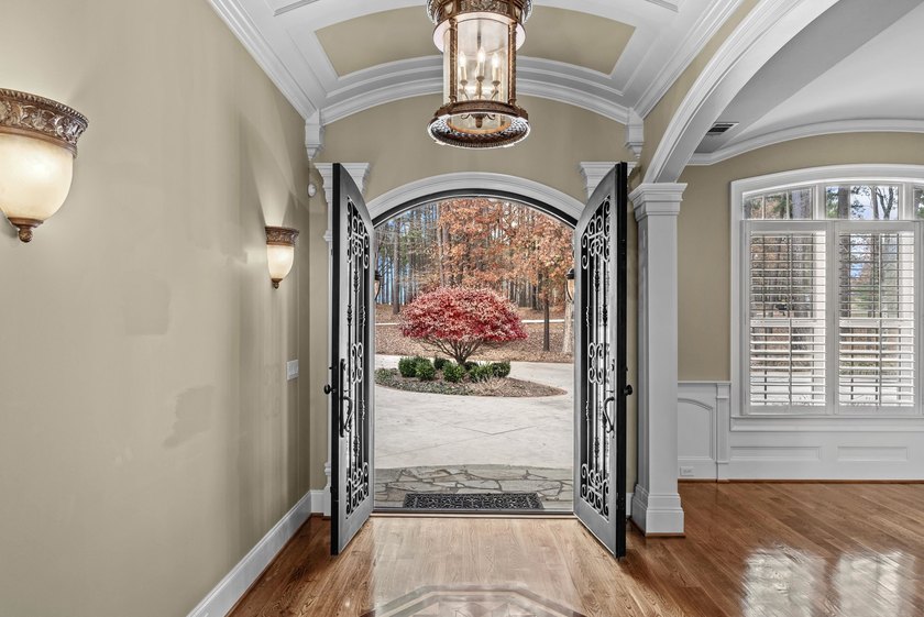 EXQUISITE CASTLE-LIKE ESTATE WITH SUNNING GOLF COURSE VIEWS ! - photo 8