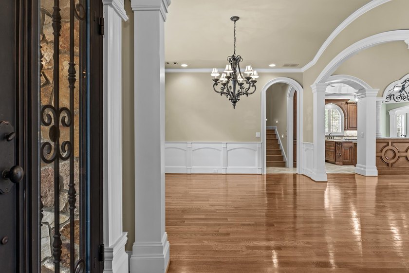 EXQUISITE CASTLE-LIKE ESTATE WITH SUNNING GOLF COURSE VIEWS ! - photo 9