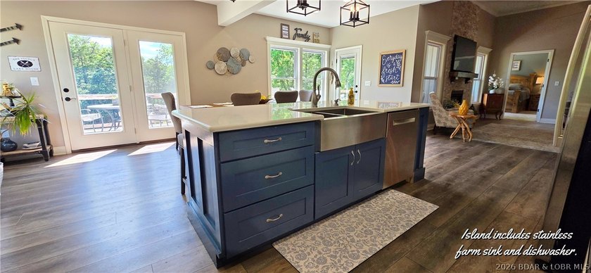 YOUR DREAM HOME IS ON THE MARKET! Stunning 4 bdrm 3 bath home - photo 11