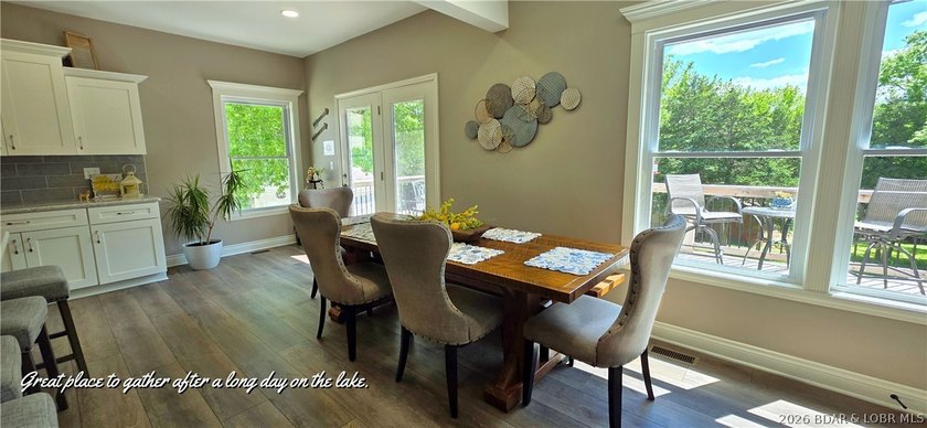 YOUR DREAM HOME IS ON THE MARKET! Stunning 4 bdrm 3 bath home - photo 12