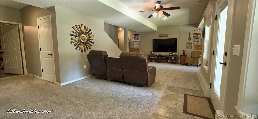 YOUR DREAM HOME IS ON THE MARKET! Stunning 4 bdrm 3 bath home - photo 31