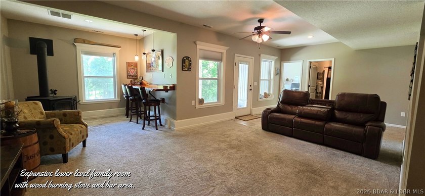 YOUR DREAM HOME IS ON THE MARKET! Stunning 4 bdrm 3 bath home - photo 32