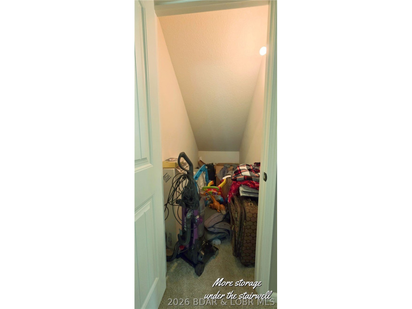 YOUR DREAM HOME IS ON THE MARKET! Stunning 4 bdrm 3 bath home - photo 39