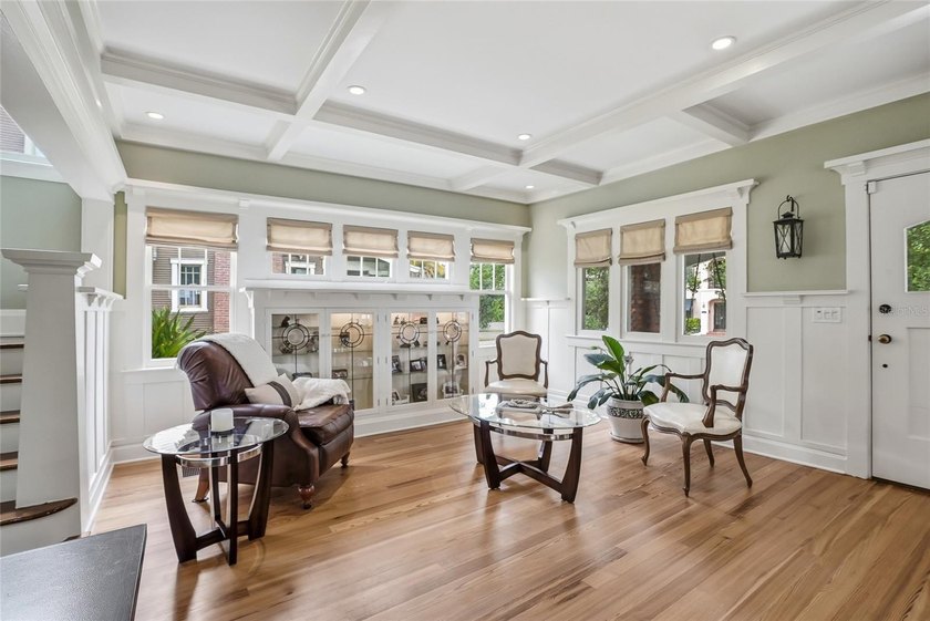 Wonderful cedar shake home and carriage house. 4 bedrooms and 4 - photo 11