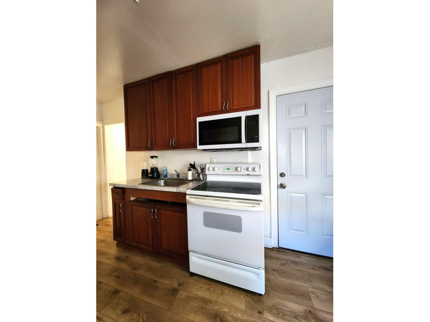 Three Turnkey Units: Perfect for generating rental income with - photo 11
