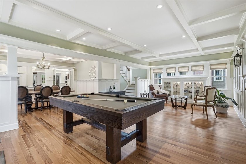 Wonderful cedar shake home and carriage house. 4 bedrooms and 4 - photo 13