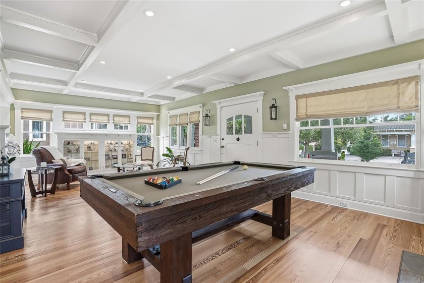 Wonderful cedar shake home and carriage house. 4 bedrooms and 4 - photo 14