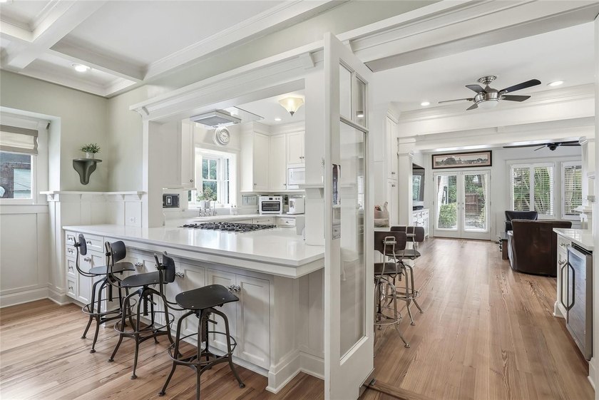 Wonderful cedar shake home and carriage house. 4 bedrooms and 4 - photo 27
