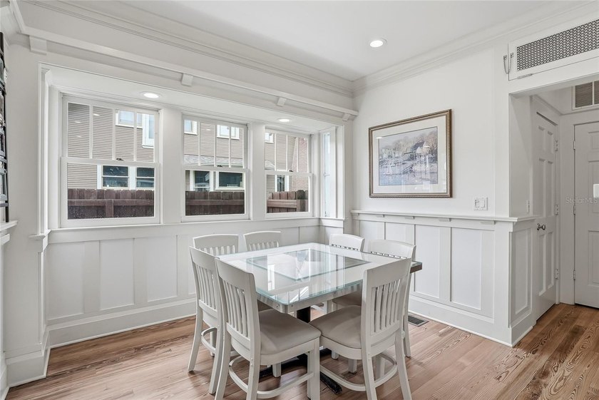 Wonderful cedar shake home and carriage house. 4 bedrooms and 4 - photo 29