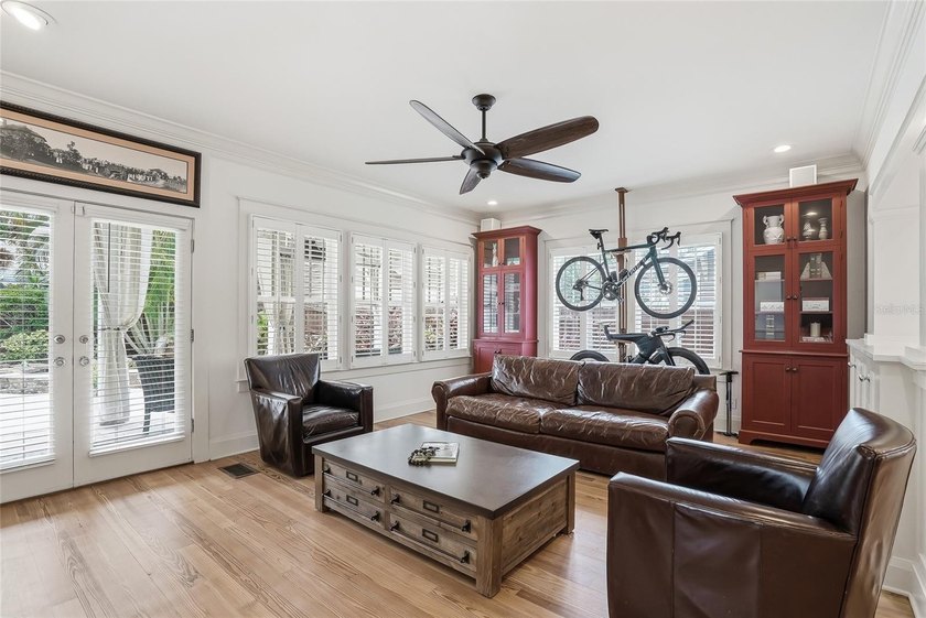 Wonderful cedar shake home and carriage house. 4 bedrooms and 4 - photo 34