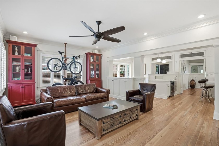 Wonderful cedar shake home and carriage house. 4 bedrooms and 4 - photo 37