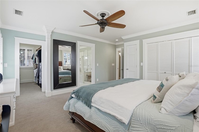 Wonderful cedar shake home and carriage house. 4 bedrooms and 4 - photo 43