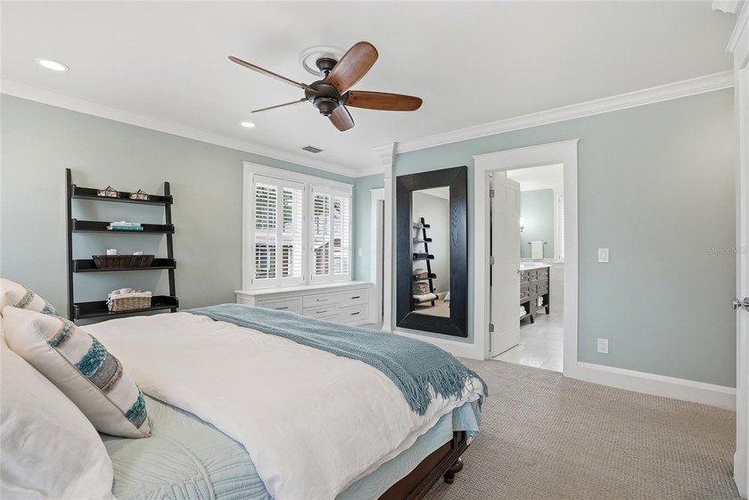 Wonderful cedar shake home and carriage house. 4 bedrooms and 4 - photo 44