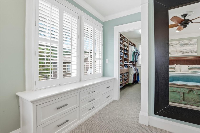 Wonderful cedar shake home and carriage house. 4 bedrooms and 4 - photo 45