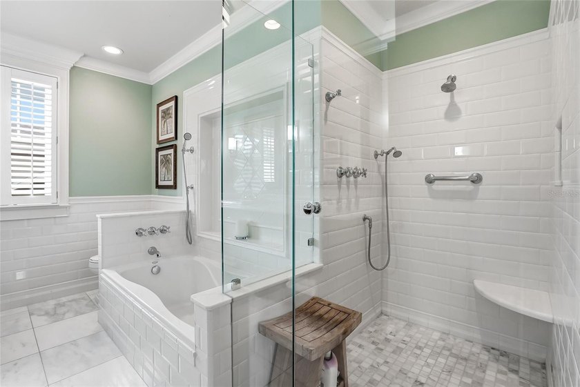 Wonderful cedar shake home and carriage house. 4 bedrooms and 4 - photo 47