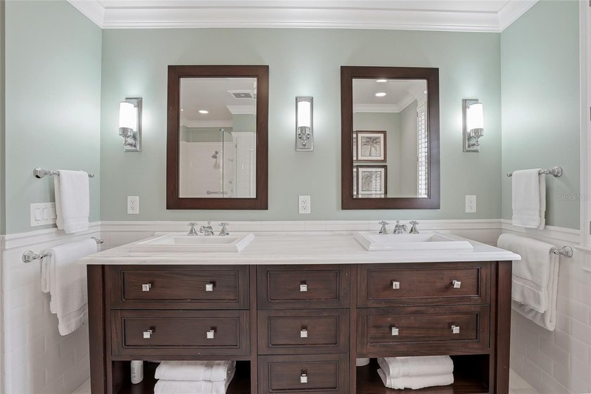 Wonderful cedar shake home and carriage house. 4 bedrooms and 4 - photo 50