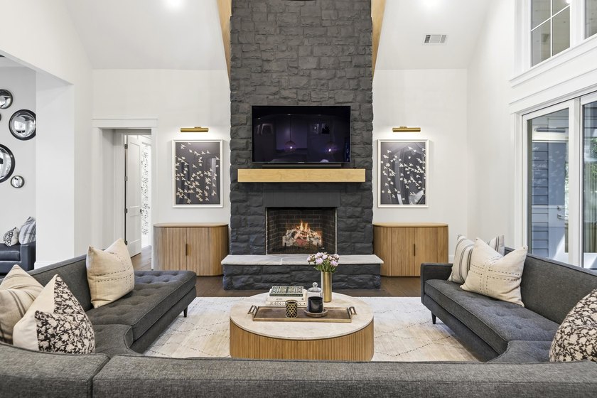 Like New Construction 4 Bedroom/4.5 Bath Custom Home at Reynolds - photo 6