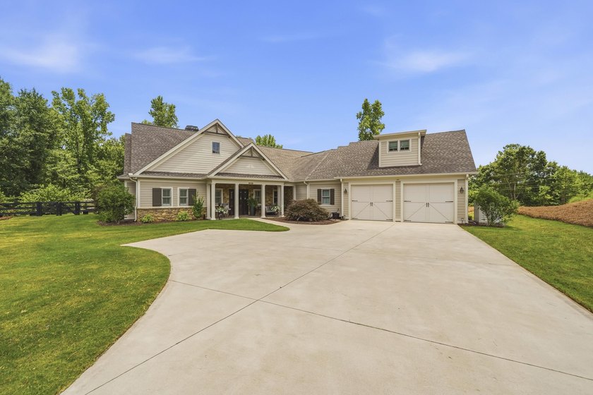 IMMACULATE CUSTOM HOME ON OVER 3 ACRES WITH LAKE ACCESS IN THE - photo 3