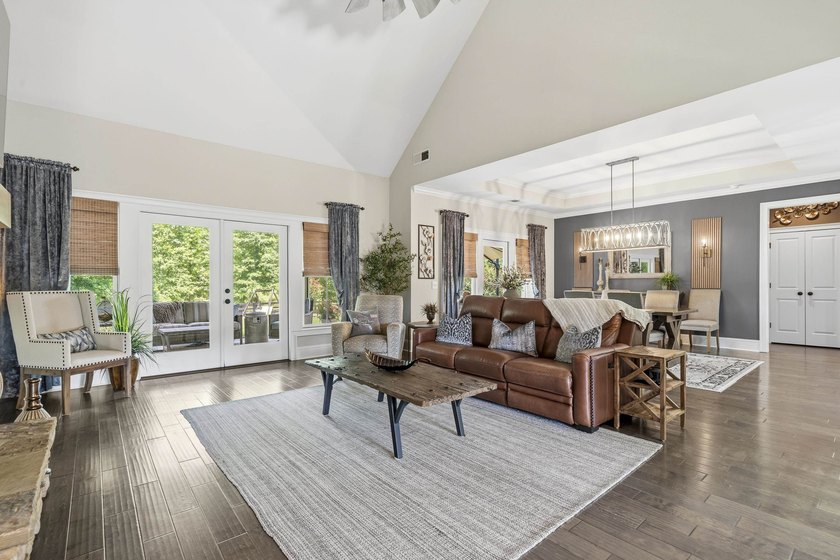 IMMACULATE CUSTOM HOME ON OVER 3 ACRES WITH LAKE ACCESS IN THE - photo 8