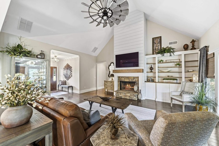 IMMACULATE CUSTOM HOME ON OVER 3 ACRES WITH LAKE ACCESS IN THE - photo 10