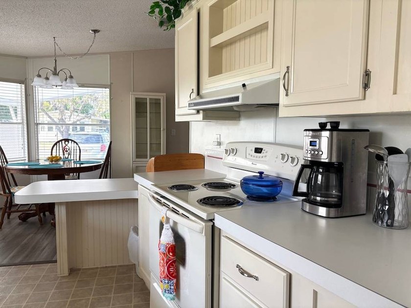 THIS IS ONE YOU DON'T WANT TO MISS!! BEAUTIFULLY UPDATED HOME - photo 11
