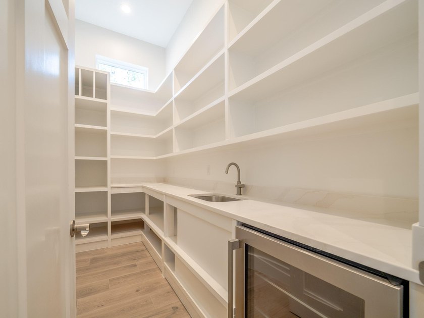 116 E George Street presents a newly constructed five bedroom - photo 18