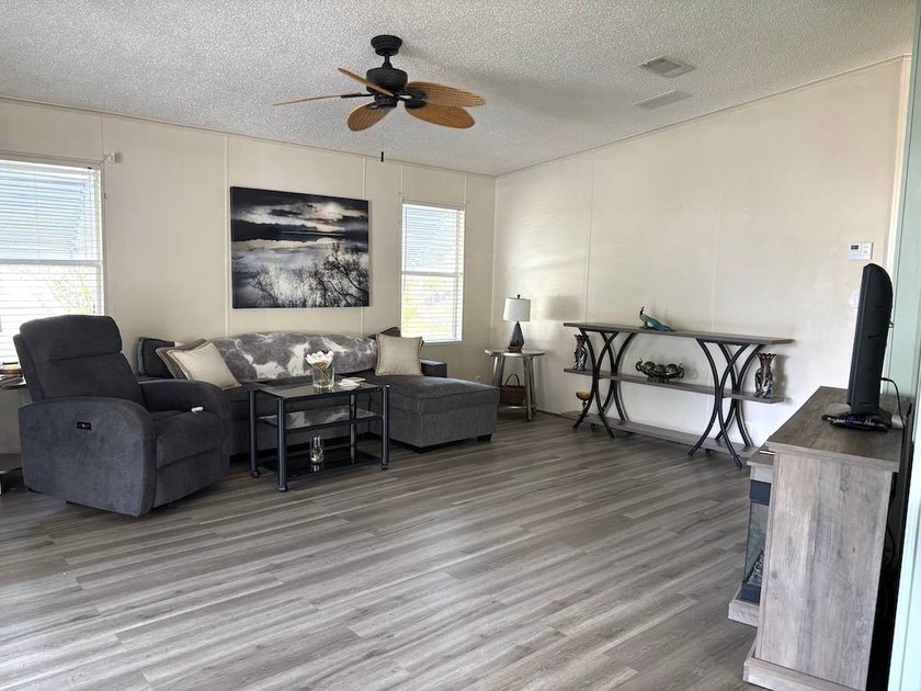 THIS IS ONE YOU DON'T WANT TO MISS!! BEAUTIFULLY UPDATED HOME - photo 20