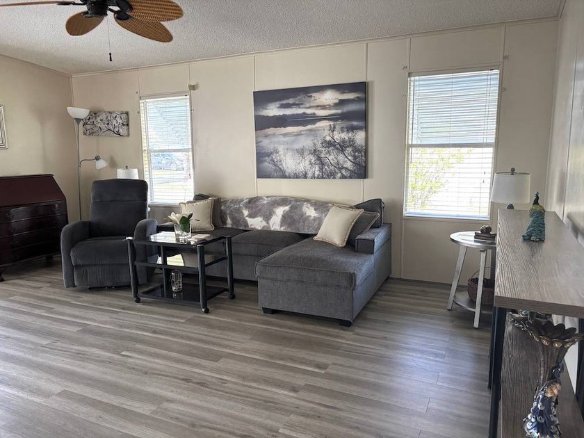 THIS IS ONE YOU DON'T WANT TO MISS!! BEAUTIFULLY UPDATED HOME - photo 21