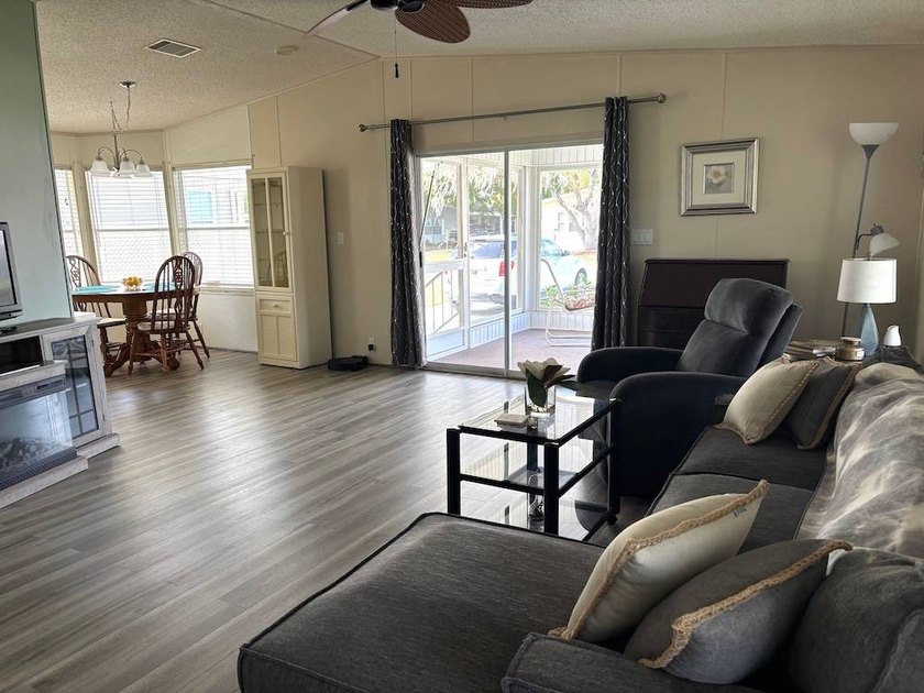 THIS IS ONE YOU DON'T WANT TO MISS!! BEAUTIFULLY UPDATED HOME - photo 22
