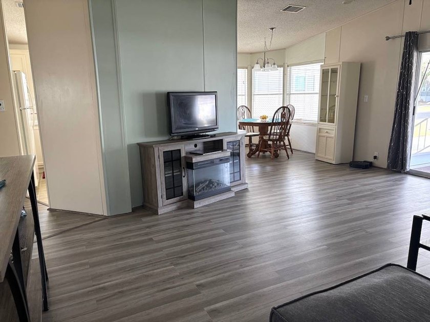 THIS IS ONE YOU DON'T WANT TO MISS!! BEAUTIFULLY UPDATED HOME - photo 23