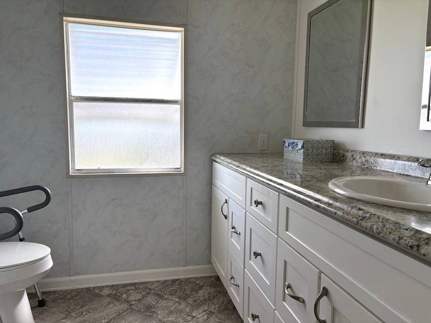 THIS IS ONE YOU DON'T WANT TO MISS!! BEAUTIFULLY UPDATED HOME - photo 35