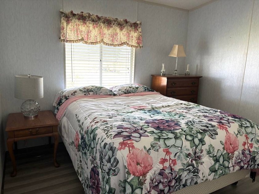 THIS IS ONE YOU DON'T WANT TO MISS!! BEAUTIFULLY UPDATED HOME - photo 37