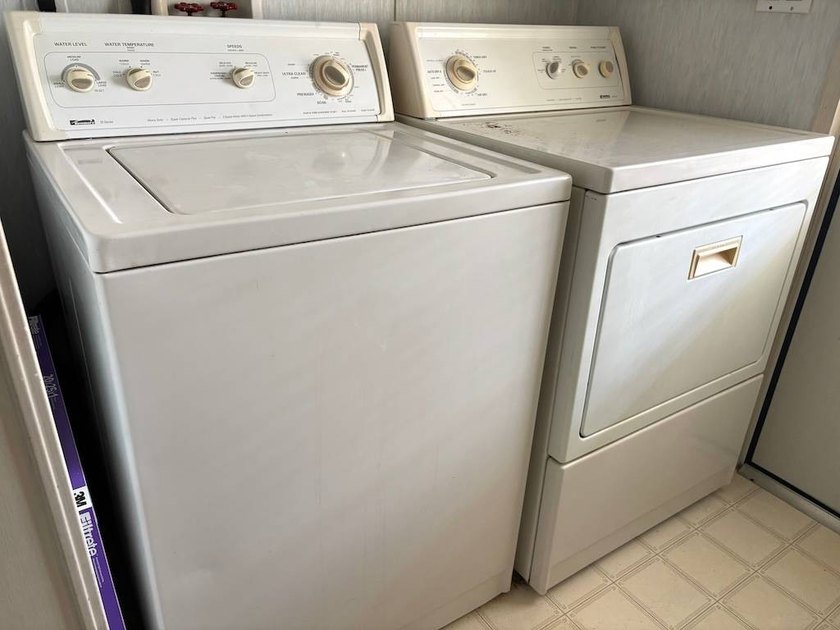 THIS IS ONE YOU DON'T WANT TO MISS!! BEAUTIFULLY UPDATED HOME - photo 42