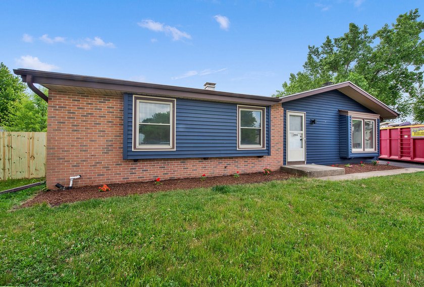 Come see this beautifully updated 3-bedroom, 2.5-bath home - photo 2
