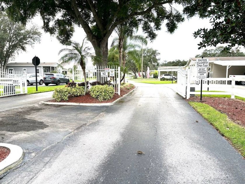 THIS IS ONE YOU DON'T WANT TO MISS!! BEAUTIFULLY UPDATED HOME - photo 53