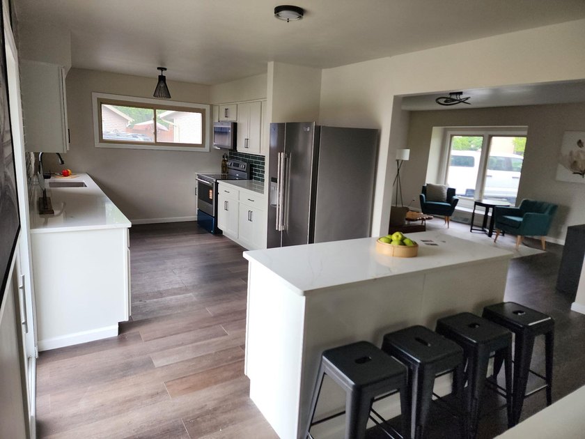 Come see this beautifully updated 3-bedroom, 2.5-bath home - photo 6