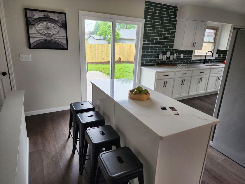 Come see this beautifully updated 3-bedroom, 2.5-bath home - photo 8