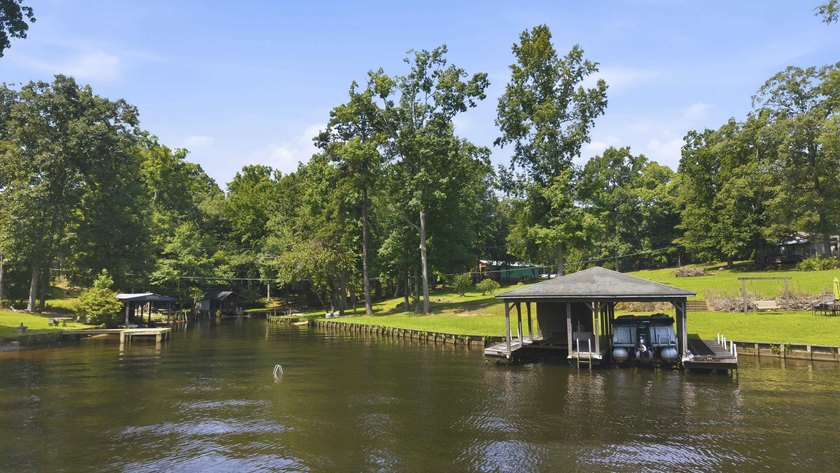 Charming remodeled lakefront cottage on beautiful Lake Sinclair! - photo 4