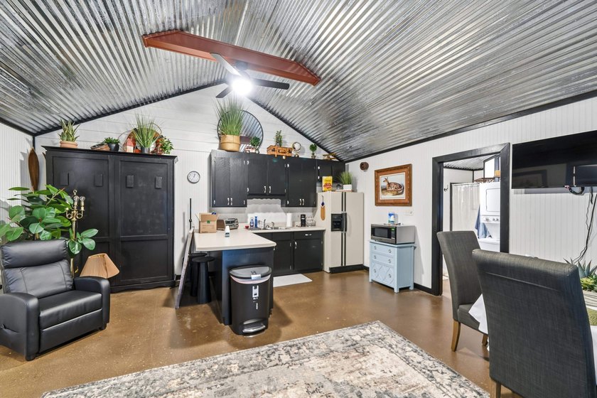 Charming remodeled lakefront cottage on beautiful Lake Sinclair! - photo 7