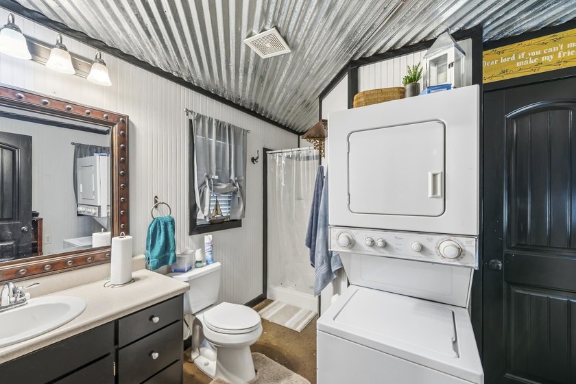 Charming remodeled lakefront cottage on beautiful Lake Sinclair! - photo 10