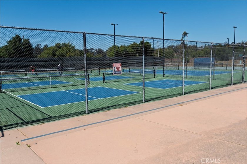 ATTENTION: You won't want to miss this opportunity! Nestled in - photo 4