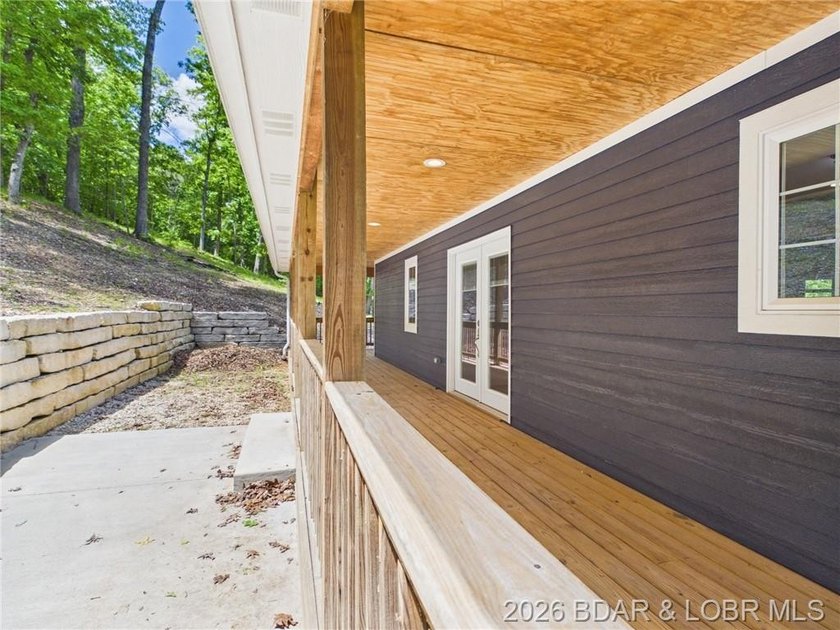 MOTIVATED SELLER!! This brand-new custom home sits on 3.05 - photo 12