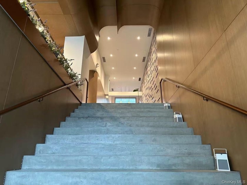 High-Floor Luxury Studio at 208 Delancey - Stunning Views &amp; - photo 12